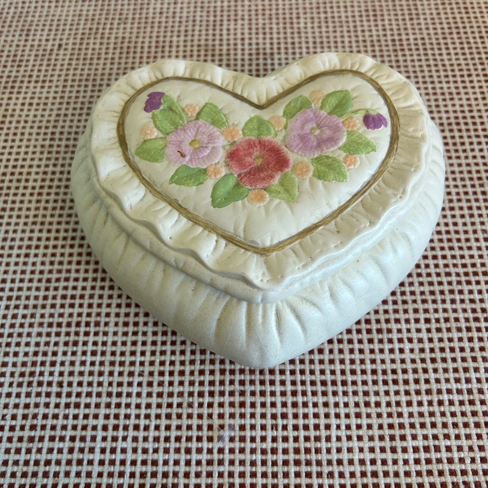 Collectable Heart Shaped Ceramic Trinket Flower Keepsake Box signed Dated 1985